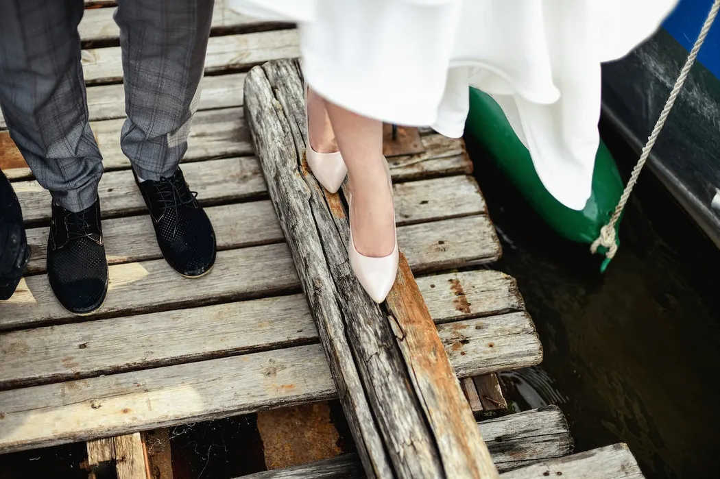 Najmodniejsze sandały damskie – jakie wybrać na szczególne okazje?