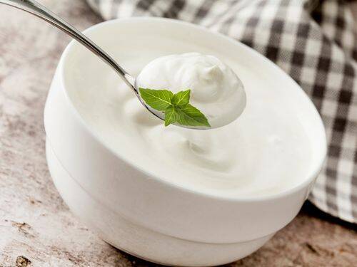 Korzyści z robienia domowego jogurtu w domu