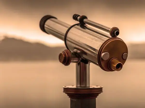 Wyostrzenie perspektywy: Jak ocenić parametry optyczne i powiększenie teleskopu