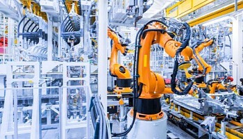 Robotyka w fabrykach - jakie korzyści przynosi i jakie są wyzwania w zastosowaniu robotów w procesie produkcji